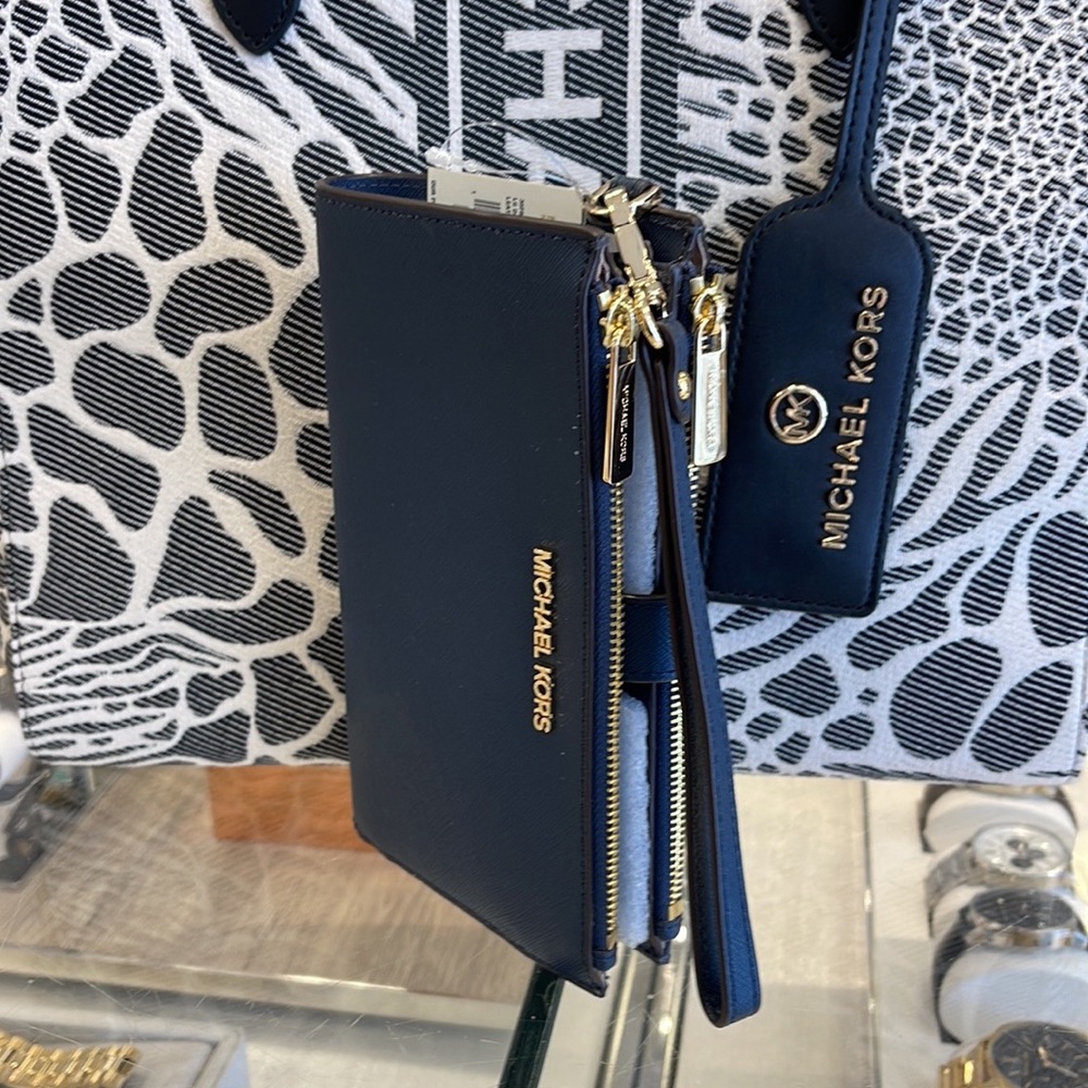 MICHAEL KORS LARGE DOUBLE ZIP WRISTLET WALLET PHONE CASE
Navy NWT - Picture 15 of 16